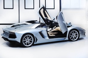 Lamborghini_Aventador_LP700-4_Roadster​_2