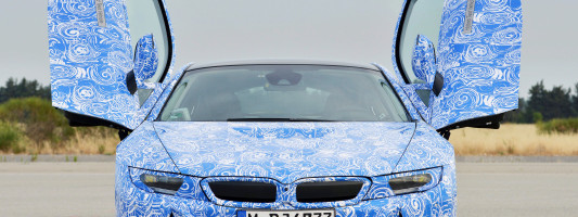 BMW i8: neuer Elektro-Sportler auf Testfahrt in Miramas