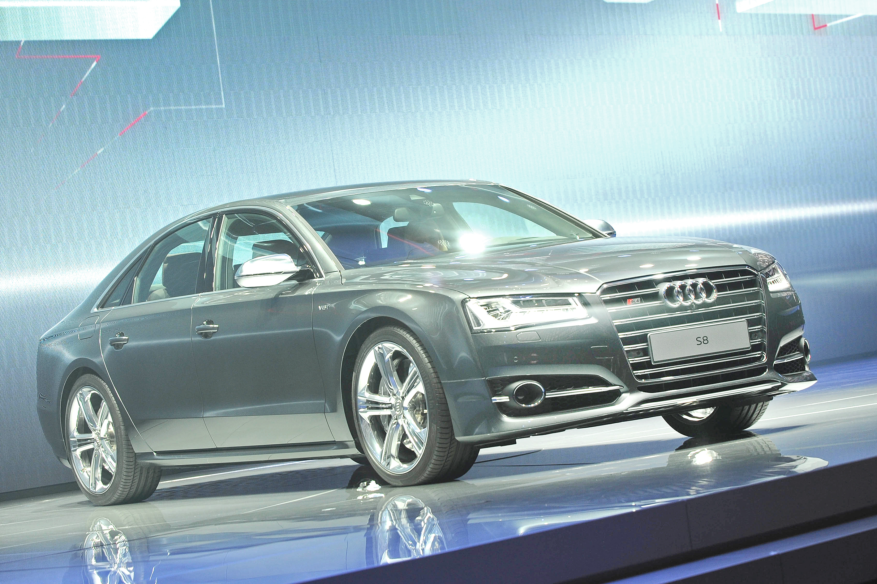 neuer_Audi_A8_Premiere_IAA_2013_1